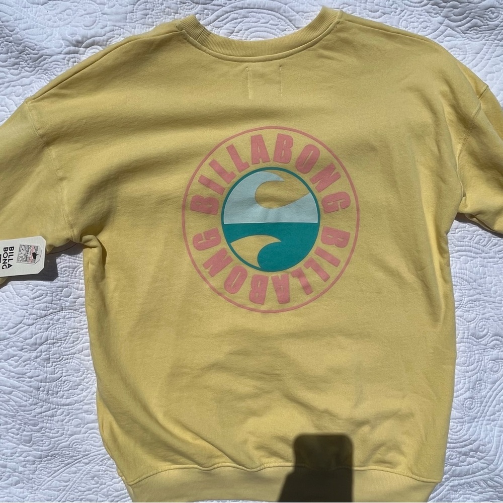 Worn once or twice 

Billabong Yellow Wave Washed Sweatshirt 

size: S
